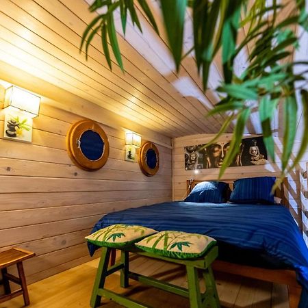 Gite Et Chambre D'Hote Gussignies Bagian luar foto